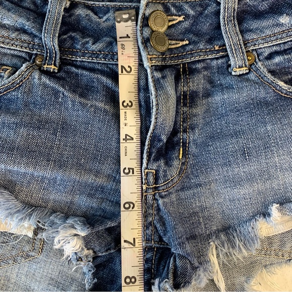 AMERICAN EAGLE SHORTS WOMENS 6 BLUE CUT OFF DENIM MID RISE Festival Beach - Picture 7 of 9